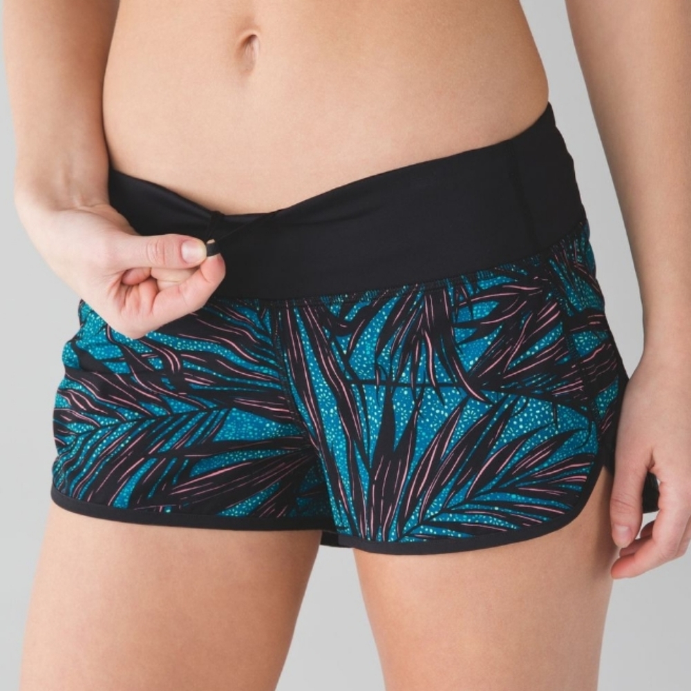 Lululemon shorts Palm Lace Tofino Teal Multi Black